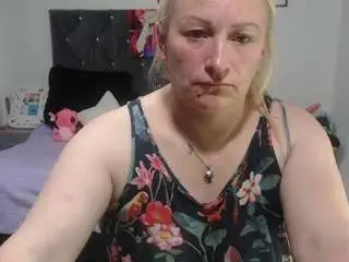 Emperatrizmessy  live sex cam
