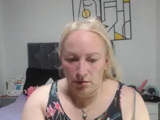 Emperatrizmessy  live sex cam