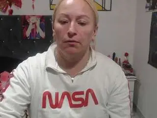Emperatrizmessy  live sex cam