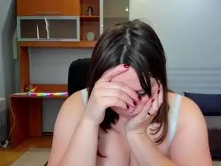 Naomi2life  live sex cam