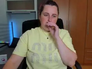 Naomi2life  live sex cam