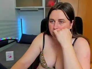 Naomi2life  live sex cam