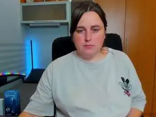 Naomi2life  live sex cam
