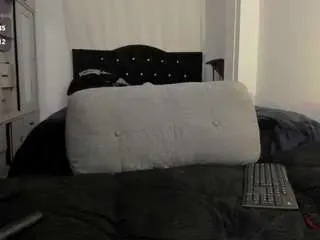 Amyaloqua  live sex cam