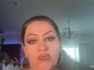 Juiceymami  live sex cam