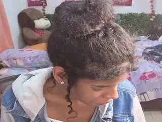 Thianaahorny  live sex cam