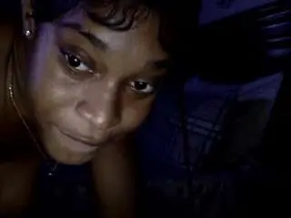 Iluvsaffire-bleu  live sex cam