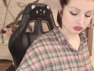 Britneybarker  live sex cam