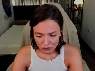 Nailawhisper  live sex cam