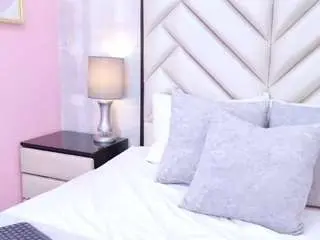 Cristalshay  live sex cam