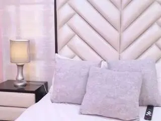 Cristalshay  live sex cam