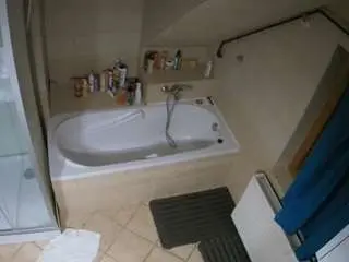 Voyeurcam-julmodels-bath-2nd-1  live sex cam