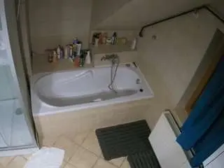 Voyeurcam-julmodels-bath-2nd-1  live sex cam