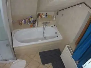 Voyeurcam-julmodels-bath-2nd-1  live sex cam