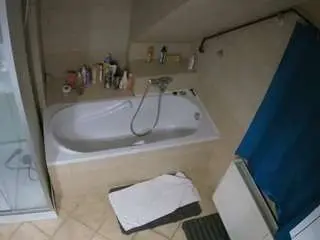 Voyeurcam-julmodels-bath-2nd-1  live sex cam