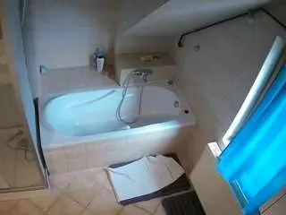 Voyeurcam-julmodels-bath-2nd-1  live sex cam