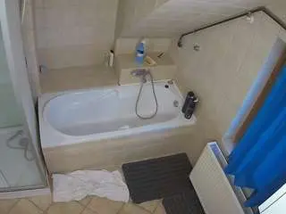 Voyeurcam-julmodels-bath-2nd-1  live sex cam