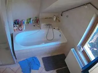 Voyeurcam-julmodels-bath-2nd-1  live sex cam