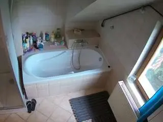 Voyeurcam-julmodels-bath-2nd-1  live sex cam