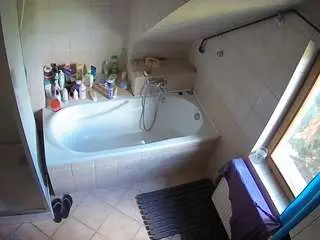 Voyeurcam-julmodels-bath-2nd-1  live sex cam