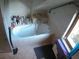 Voyeurcam-julmodels-bath-2nd-1  live sex cam