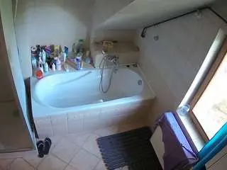 Voyeurcam-julmodels-bath-2nd-1  live sex cam