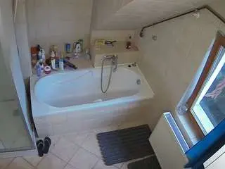 Voyeurcam-julmodels-bath-2nd-1  live sex cam