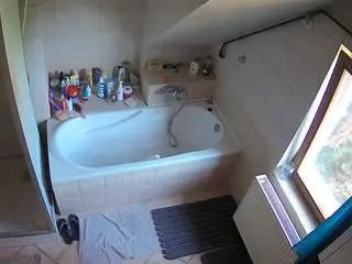 Voyeurcam-julmodels-bath-2nd-1  live sex cam