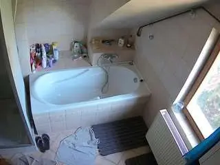 Voyeurcam-julmodels-bath-2nd-1  live sex cam
