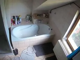 Voyeurcam-julmodels-bath-2nd-1  live sex cam