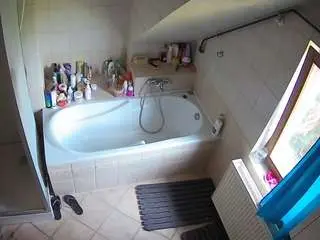 Voyeurcam-julmodels-bath-2nd-1  live sex cam
