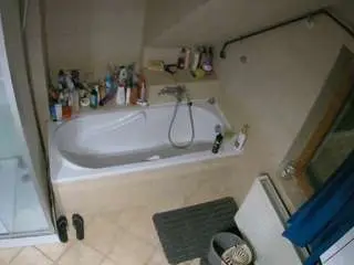 Voyeurcam-julmodels-bath-2nd-1  live sex cam