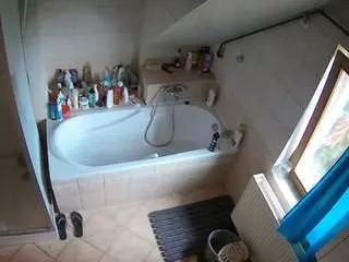 Voyeurcam-julmodels-bath-2nd-1  live sex cam