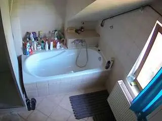 Voyeurcam-julmodels-bath-2nd-1  live sex cam