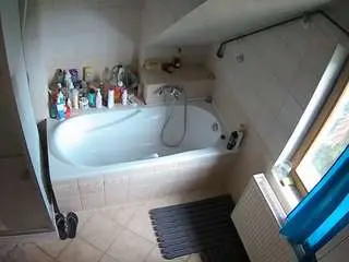 Voyeurcam-julmodels-bath-2nd-1  live sex cam