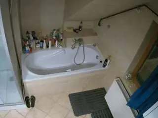 Voyeurcam-julmodels-bath-2nd-1  live sex cam