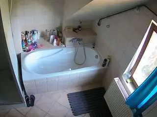 Voyeurcam-julmodels-bath-2nd-1  live sex cam