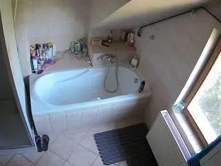 Voyeurcam-julmodels-bath-2nd-1  live sex cam