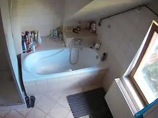 Voyeurcam-julmodels-bath-2nd-1  live sex cam