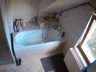 Voyeurcam-julmodels-bath-2nd-1  live sex cam