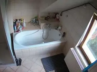 Voyeurcam-julmodels-bath-2nd-1  live sex cam