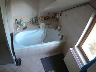 Voyeurcam-julmodels-bath-2nd-1  live sex cam