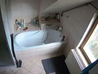 Voyeurcam-julmodels-bath-2nd-1  live sex cam