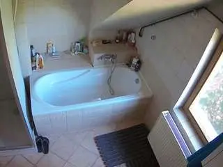 Voyeurcam-julmodels-bath-2nd-1  live sex cam