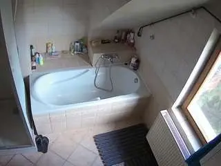 Voyeurcam-julmodels-bath-2nd-1  live sex cam