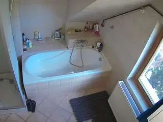 Voyeurcam-julmodels-bath-2nd-1  live sex cam