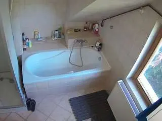 Voyeurcam-julmodels-bath-2nd-1  live sex cam