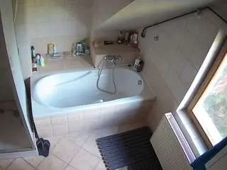 Voyeurcam-julmodels-bath-2nd-1  live sex cam