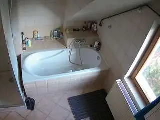 Voyeurcam-julmodels-bath-2nd-1  live sex cam