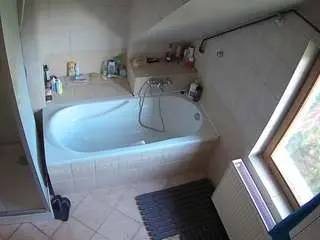 Voyeurcam-julmodels-bath-2nd-1  live sex cam